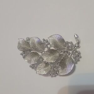 Vintage Signed Lisner Elegant Silver Tone Leaf Brooch